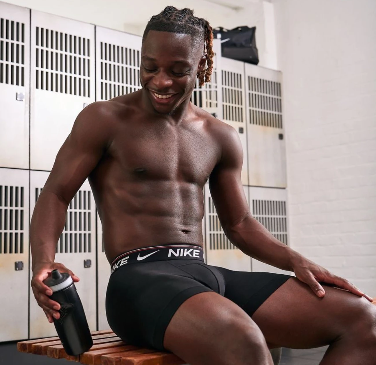 Nike's everyday underwear provides the perfect balance of comfort and performance, with moisture-wicking technology and a snug fit for all-day wear.