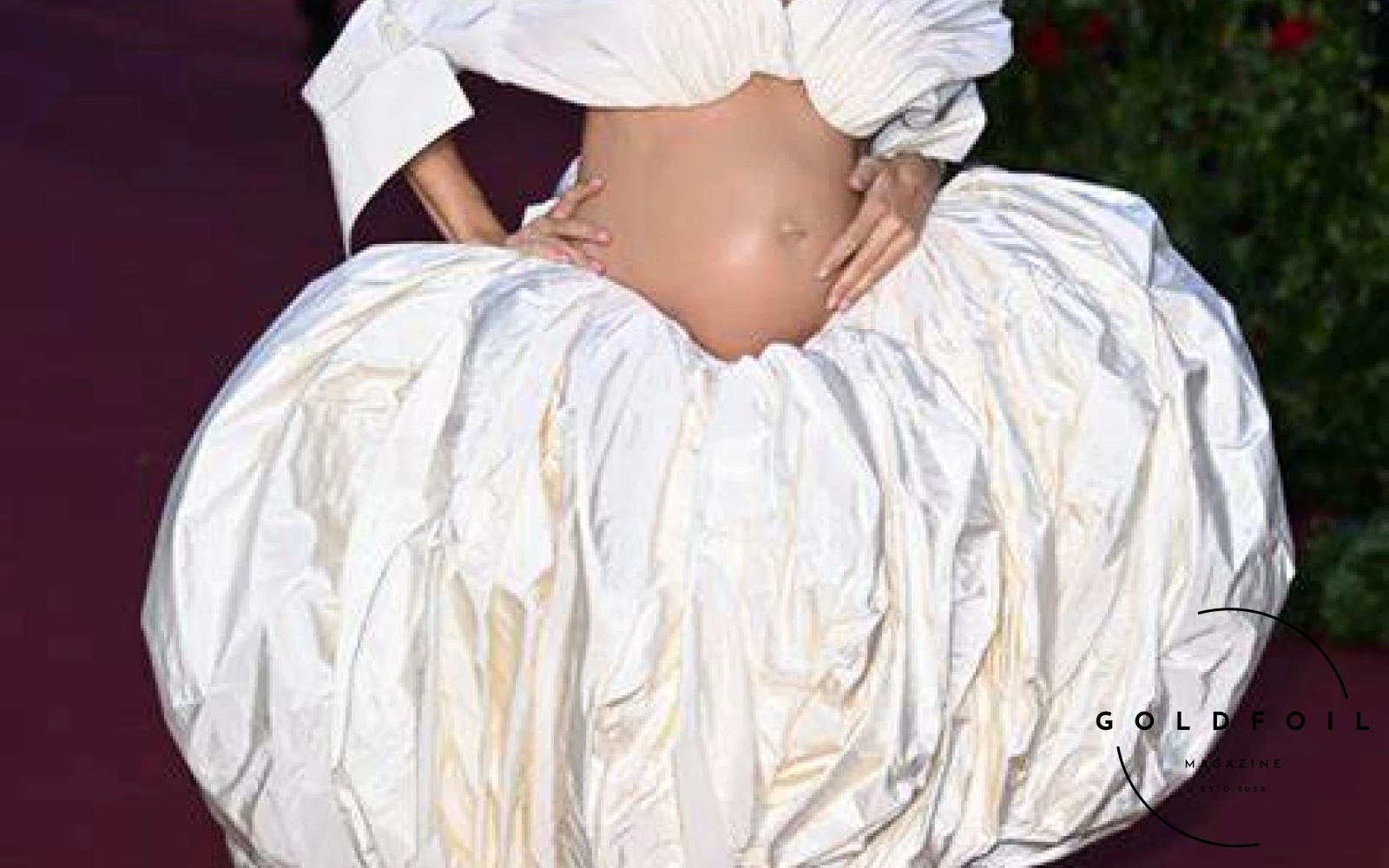 Sienna Miller for Vogue World in London, wearing a custom Schiaparelli two piece outfit, a balloon skirt and a top showing off a cute baby bump Sienna Miller for Vogue World in London, wearing a custom Schiaparelli two piece outfit, a balloon skirt and a top showing off a cute baby bump