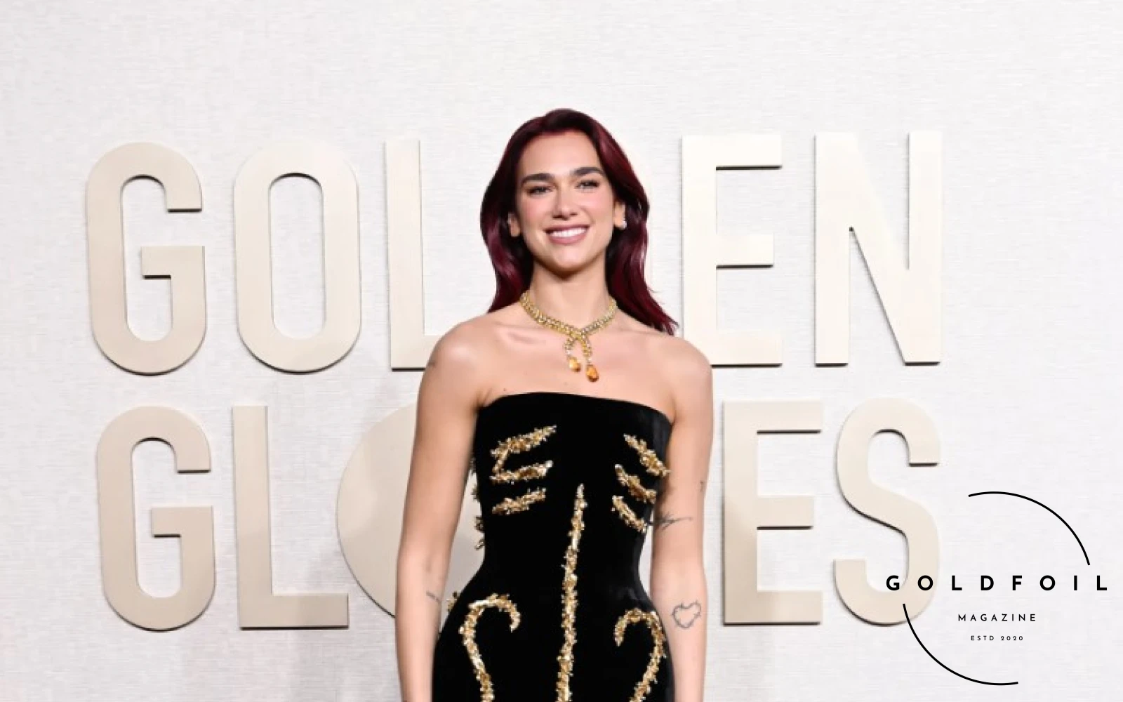 Dua Lipa in a stunning custom Schiaparelli by Daniel Roseberry dress Dua Lipa in a stunning custom Schiaparelli by Daniel Roseberry dress